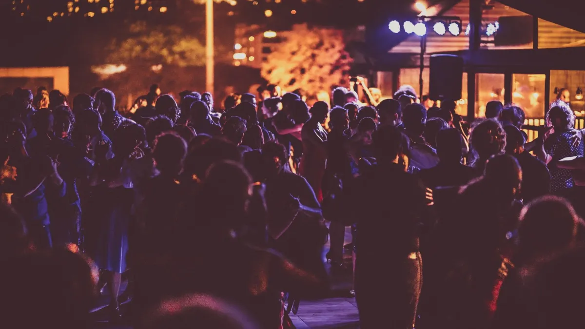 İstanbul'da Sosyal Çevre Edinmek: Tango Neden En İyi Yollardan Biri?