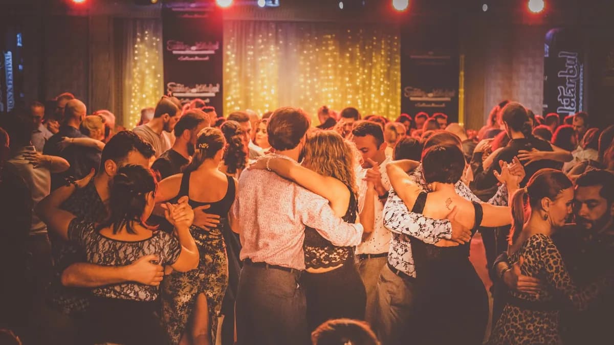 Milonga Nedir? Tangonun Kalbindeki Sosyal Dans Gecesi